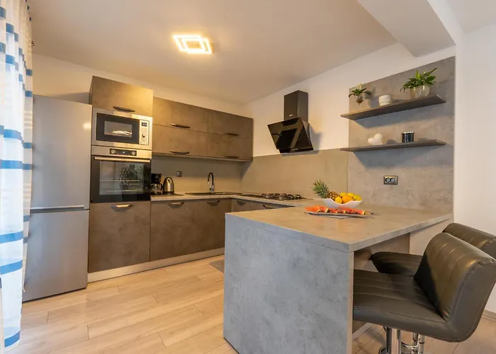 House Adeo With Private Pool, Villa