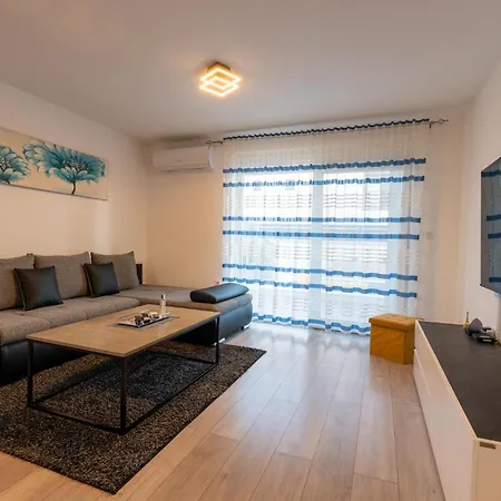 House Adeo With Private Pool, Villa