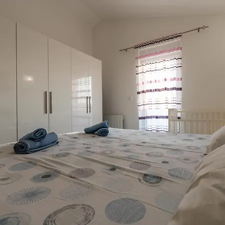 House Adeo With Private Pool, Villa