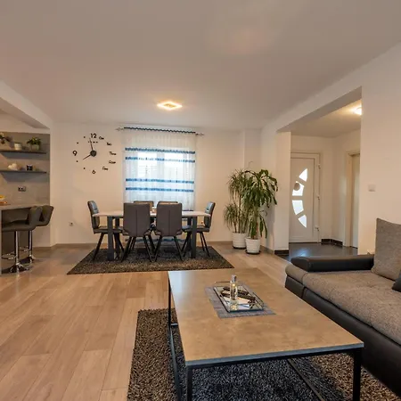 House Adeo With Private Pool, *