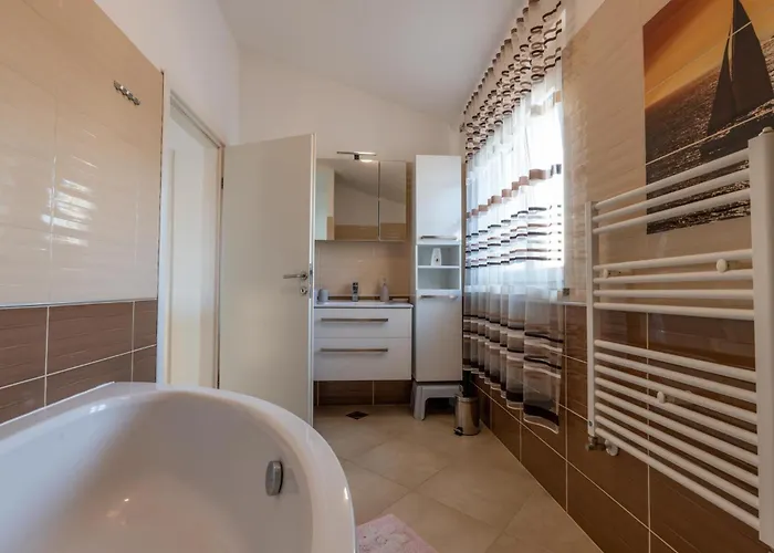 House Adeo With Private Pool, Villa Pula