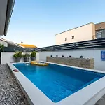 House Adeo With Private Pool, *