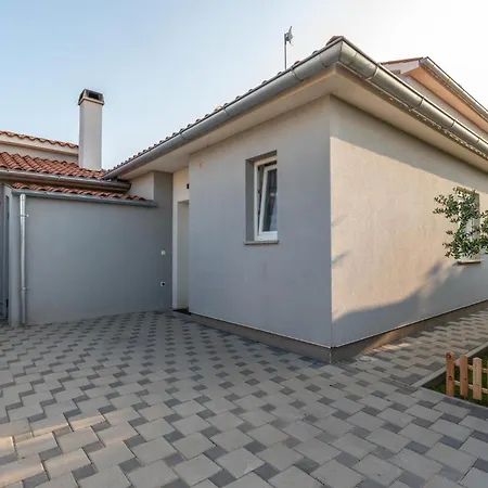 House Adeo With Private Pool, * 풀라