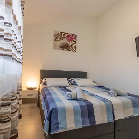 House Adeo With Private Pool, Пула