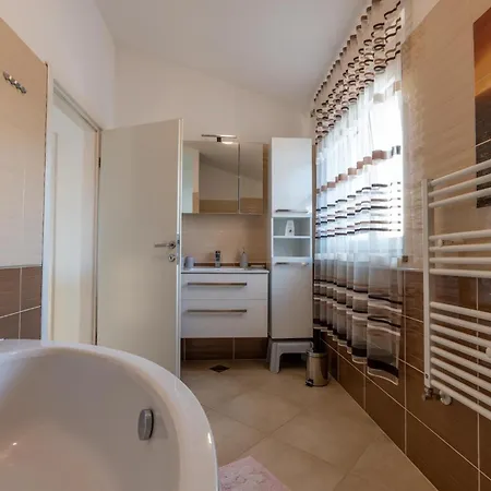 House Adeo With Private Pool, Вилла Пула