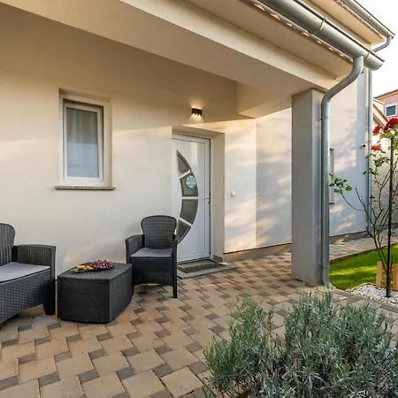 House Adeo With Private Pool, * 풀라