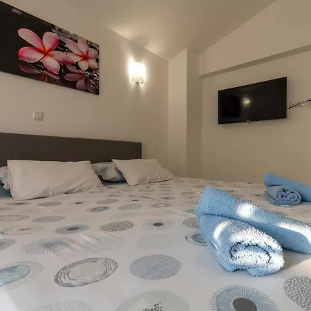 House Adeo With Private Pool, Вилла