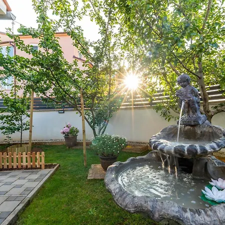 House Adeo With Private Pool, Вилла Пула