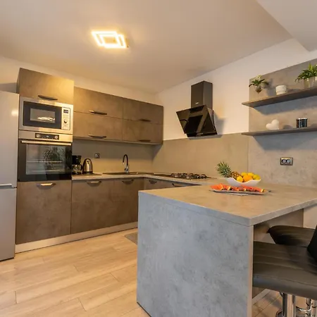 House Adeo With Private Pool, Вилла