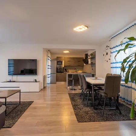 House Adeo With Private Pool, Вилла