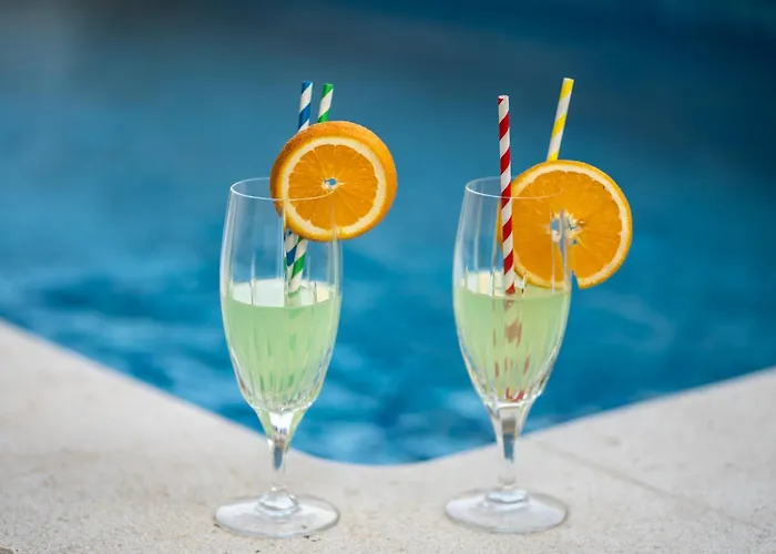 House Adeo With Private Pool, 빌라 *