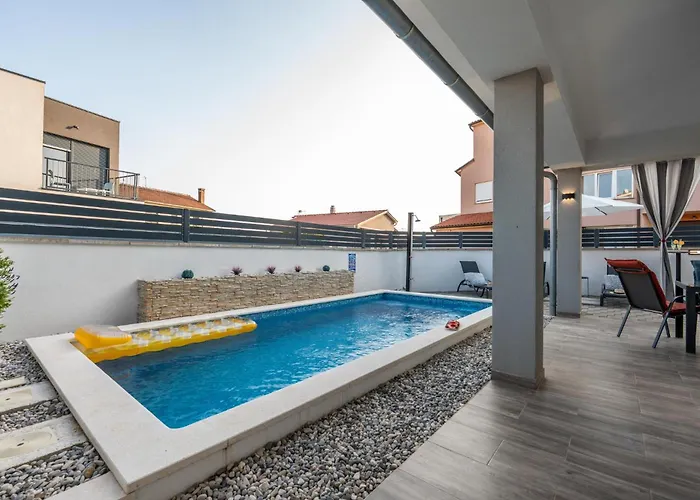 House Adeo With Private Pool, 빌라