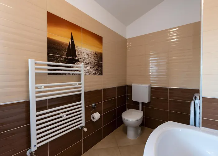 House Adeo With Private Pool, 풀라